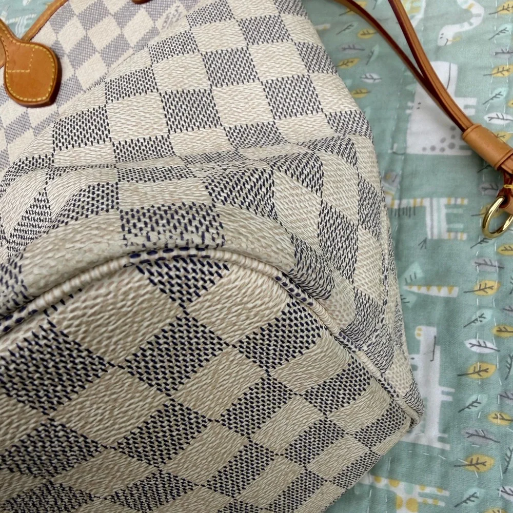 Louis Vuitton Neverfull MM (PRICE FIRM) - Picture 14 of 16